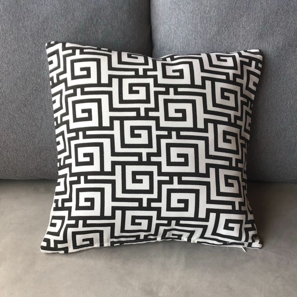 Cushion Cover ~ 17” x 17” ~ Geometric Maze Design ~ Brand New!